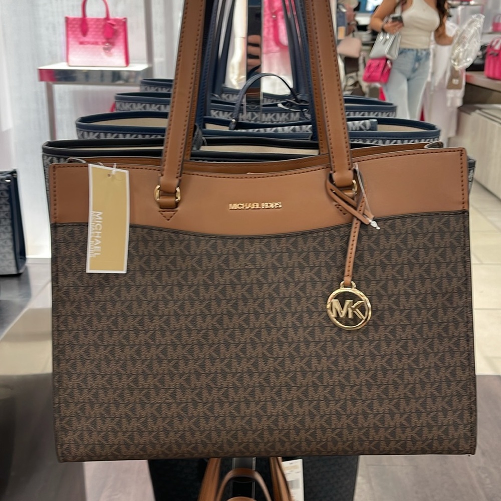 Michael Kors Jet Set Travel Large Signature Logo Pocket Tote Bag
Brown NWT - Picture 12 of 16
